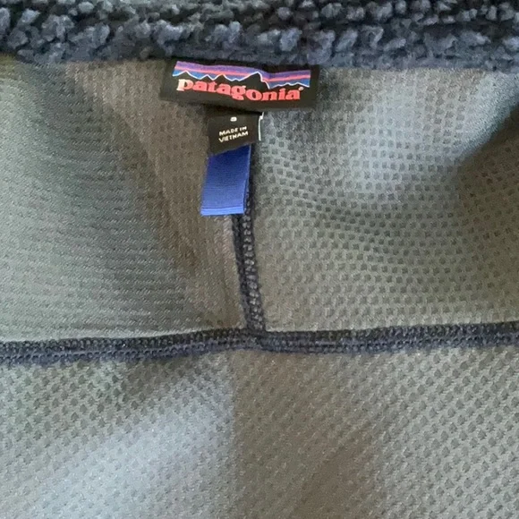 Patagonia Dark Blue Fleece Vest with Black Pocket - Picture 5 of 6